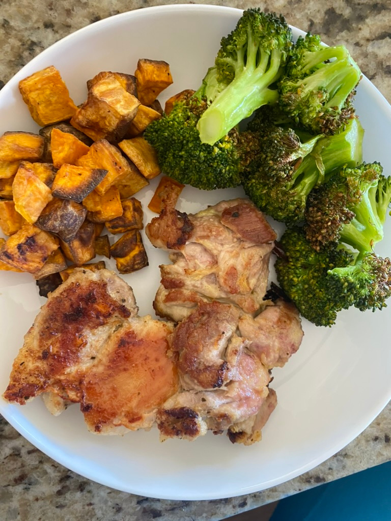 plate of sweet potatoes, grilled chicken, and broccoli for weight loss example meal to fuel for workouts